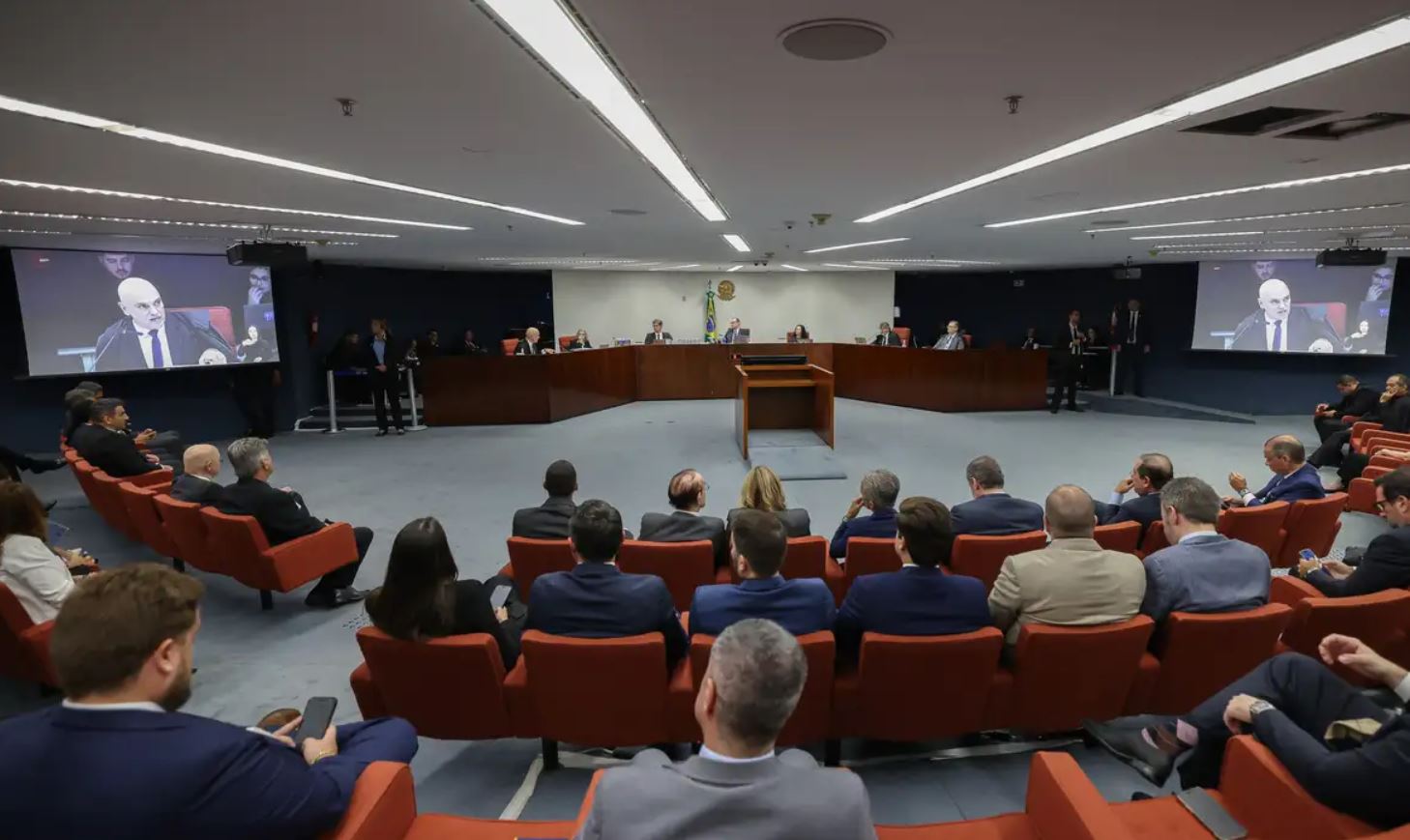 Leia mais sobre o artigo STF torna Bolsonaro e mais 7 réus por golpe de Estado