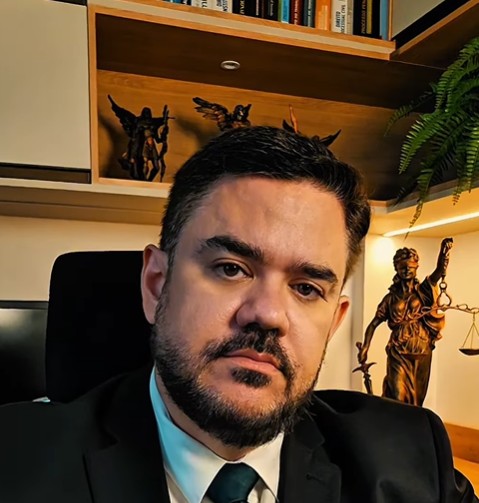 Leia mais sobre o artigo Advogado satiriza decisão do STJ sobre gratuidade a desembargador