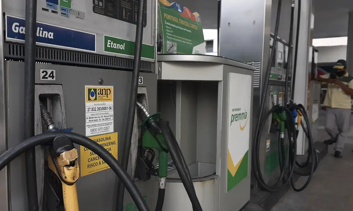 Leia mais sobre o artigo Petrobras reduz preço da gasolina A para as distribuidoras