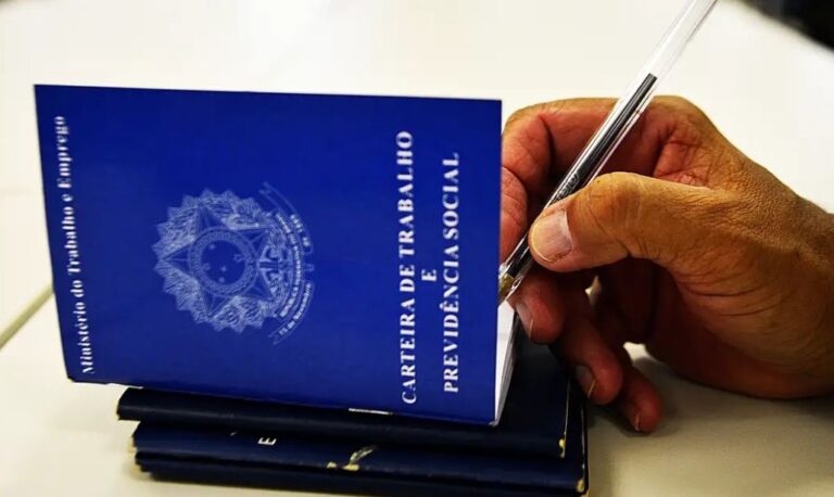 Desemprego recua para 5,6%, a menor taxa desde 2012, mostra IBGE