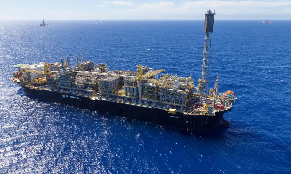 Leia mais sobre o artigo Petrobras amplia participação em áreas do pré-sal após leilão