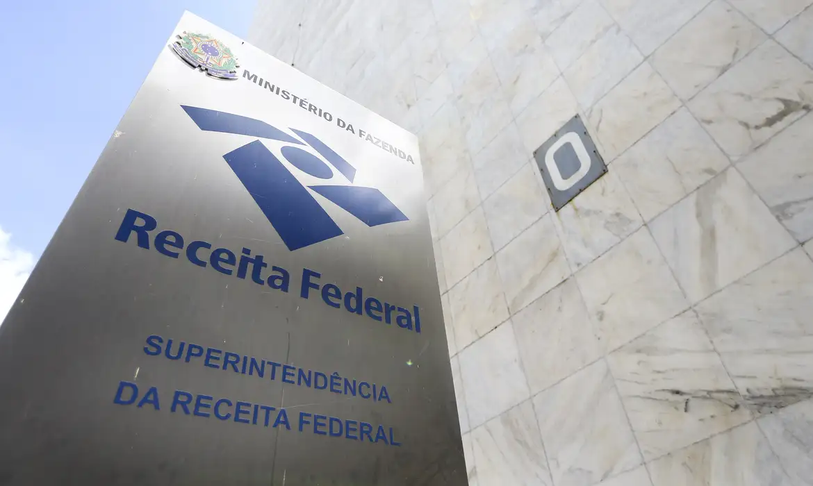 Leia mais sobre o artigo Receita classifica mais 17 empresas como devedoras contumazes