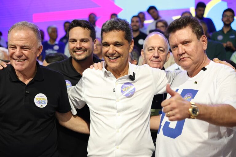 Aclamado por multidão, Ricardo é confirmado à reeleição destacando “Pacto com o Futuro”